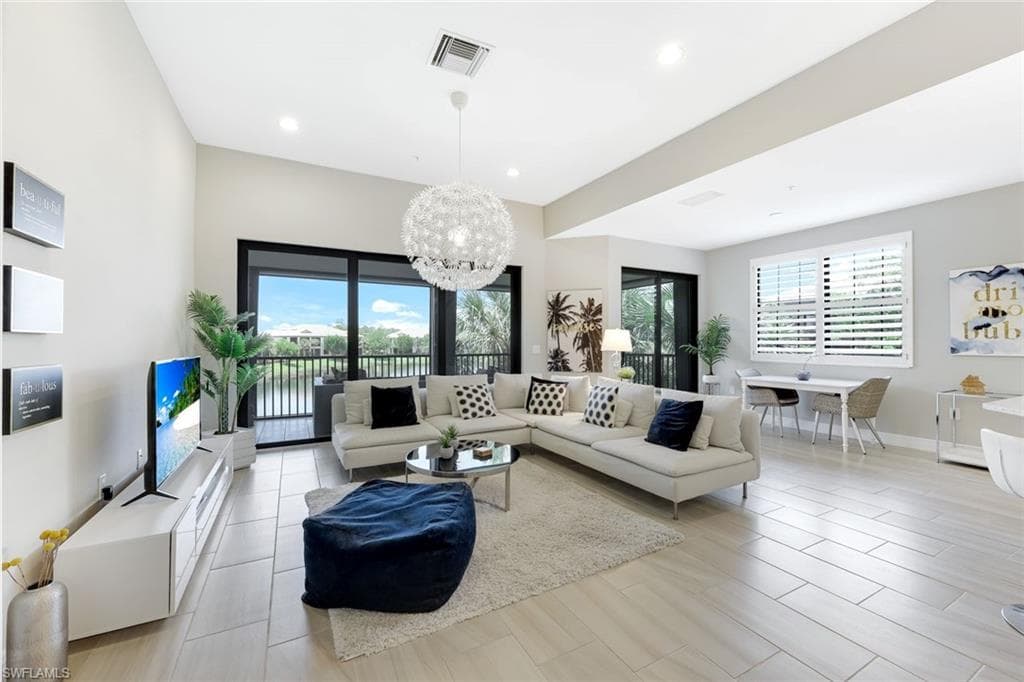 2185 Frangipani Cir 202, Naples, FL 34120-4