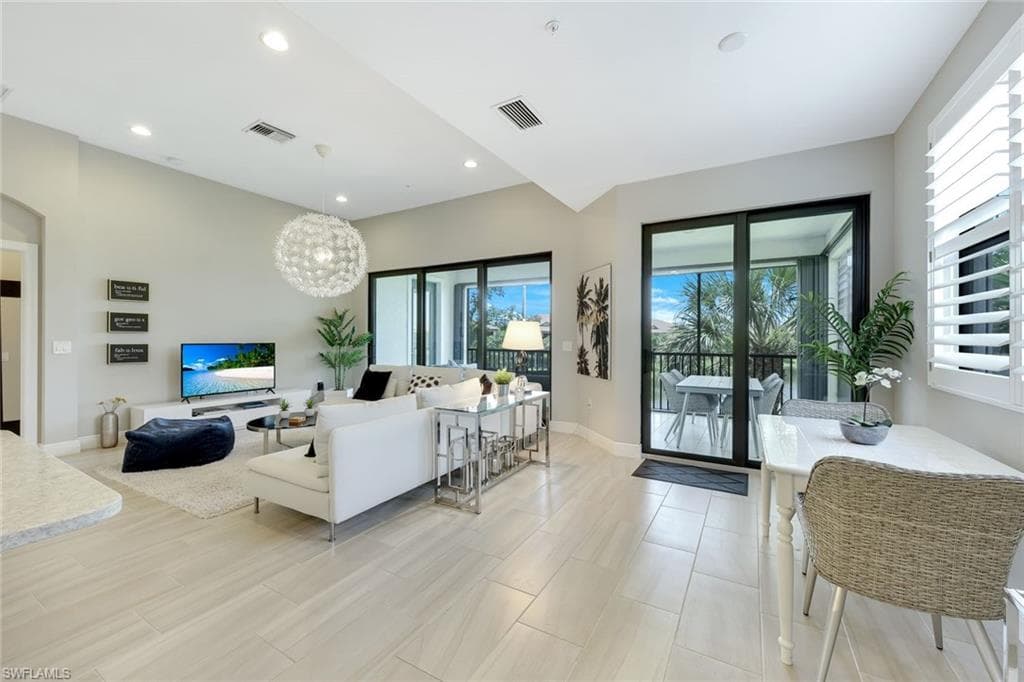 2185 Frangipani Cir 202, Naples, FL 34120-8