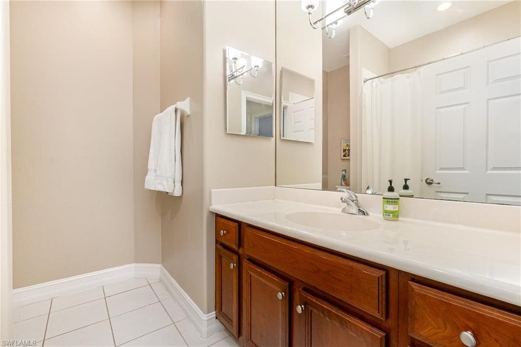 2001 Tarpon Bay Dr N 202, Naples, FL 34119-19