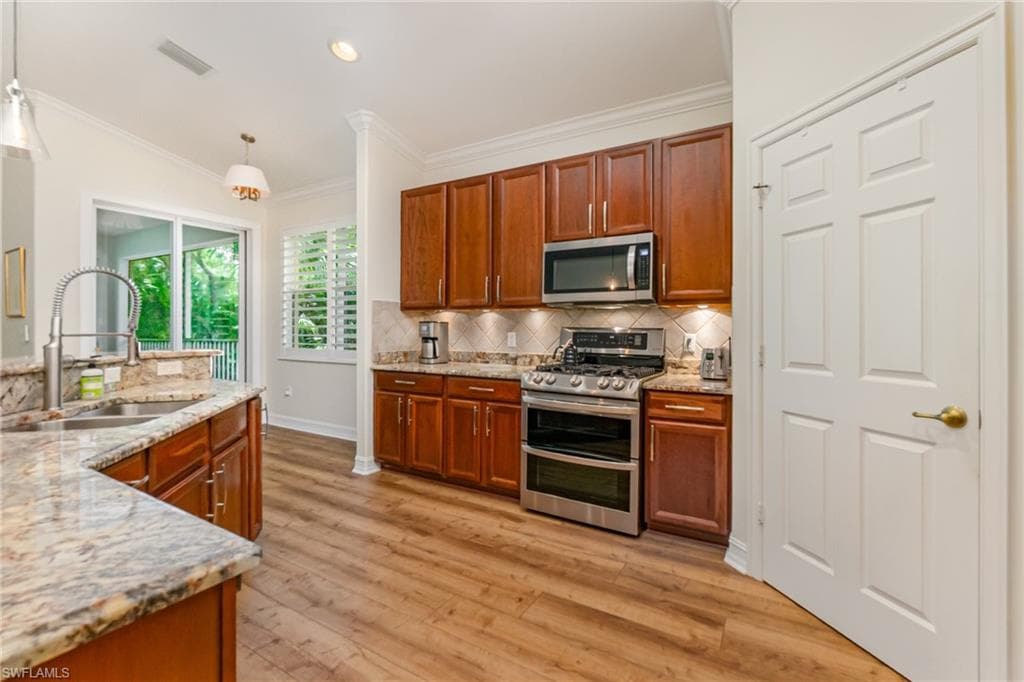 2001 Tarpon Bay Dr N 202, Naples, FL 34119-5