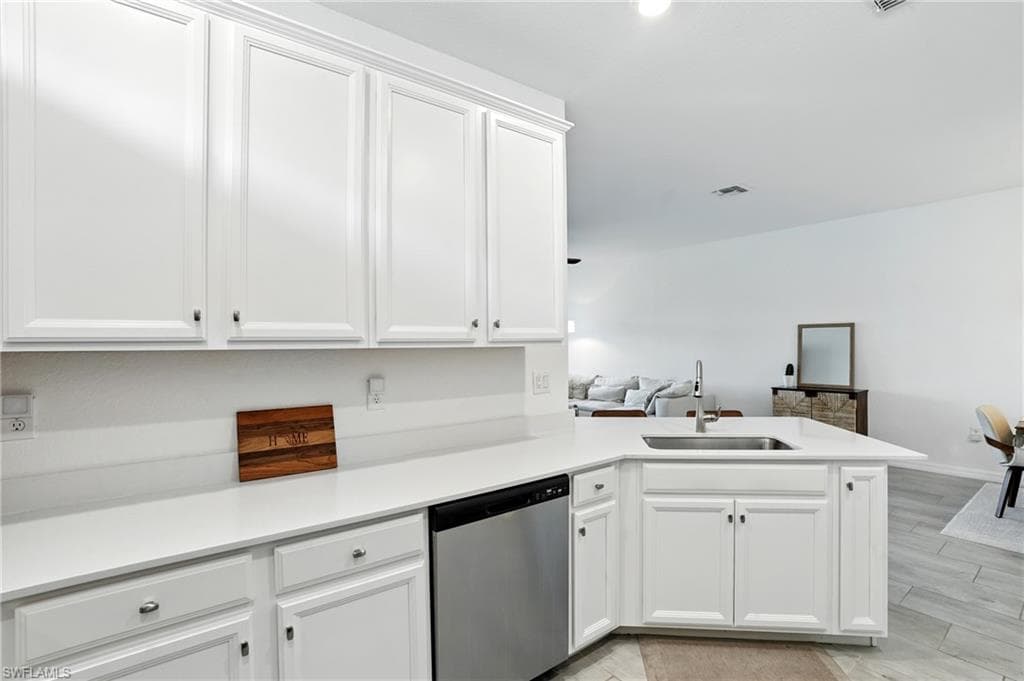 1676 Alameda Dr, Naples, FL 34120-19
