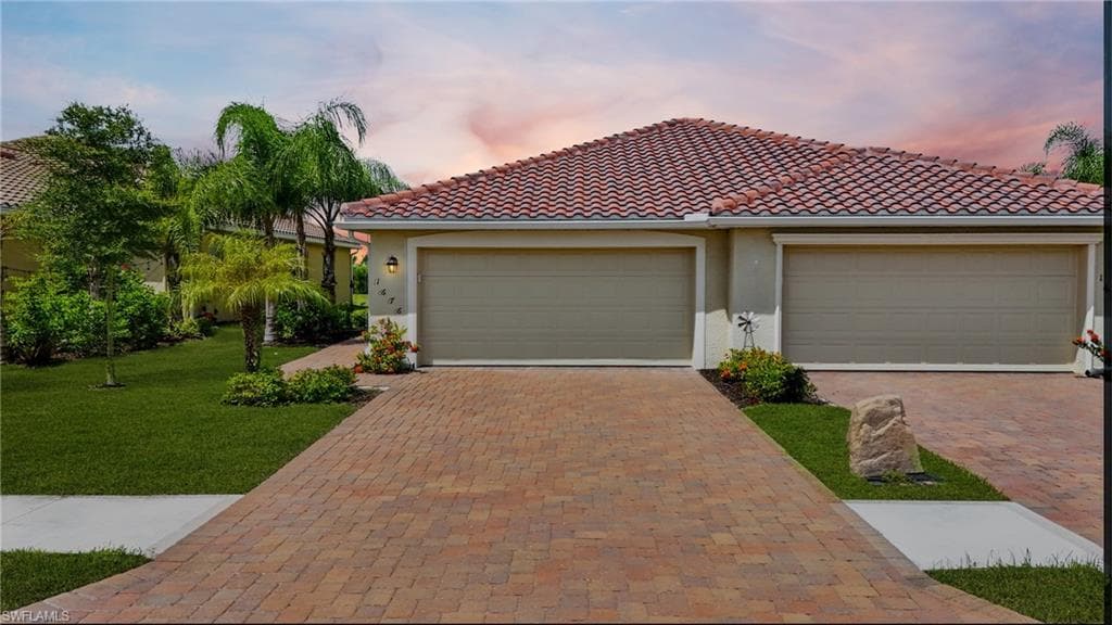 1676 Alameda Dr, Naples, FL 34120-2