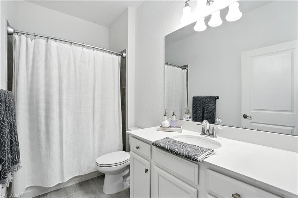 1676 Alameda Dr, Naples, FL 34120-30