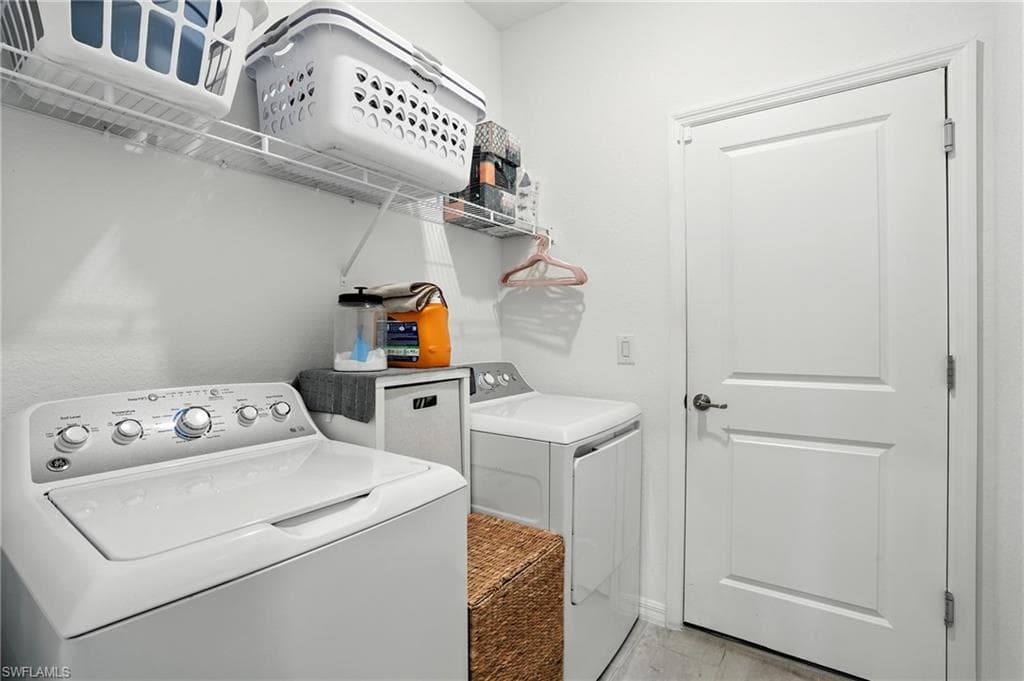 1676 Alameda Dr, Naples, FL 34120-31