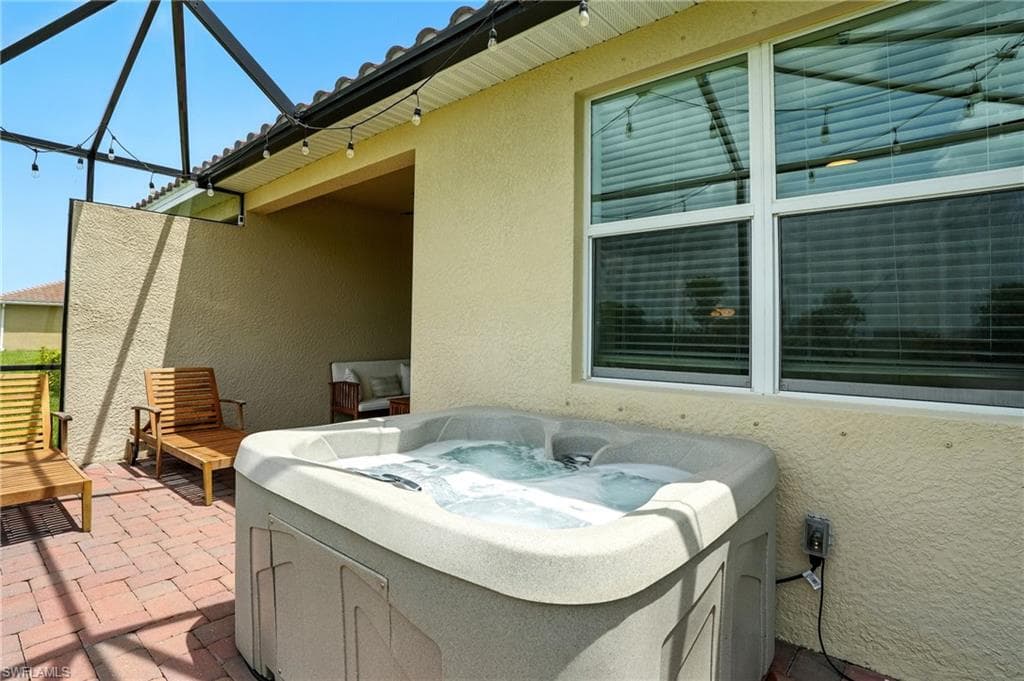 1676 Alameda Dr, Naples, FL 34120-36