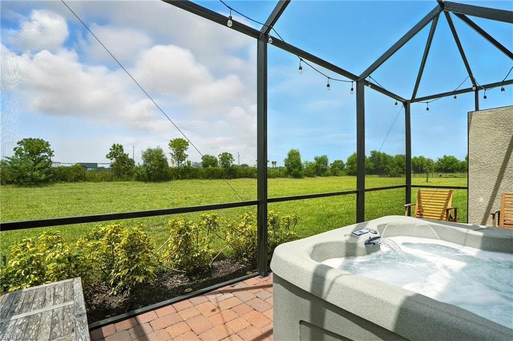 1676 Alameda Dr, Naples, FL 34120-37