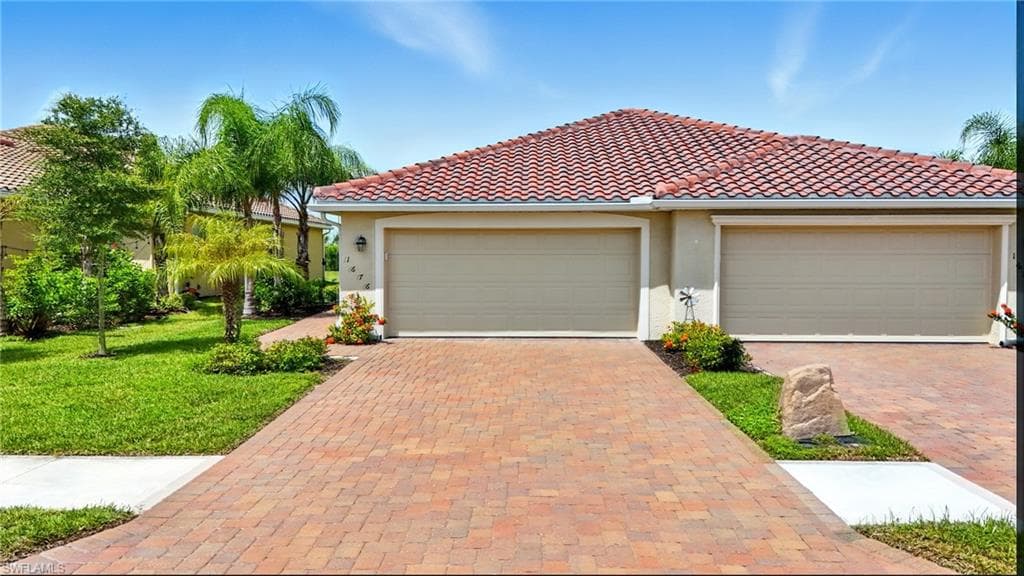 1676 Alameda Dr, Naples, FL 34120-3