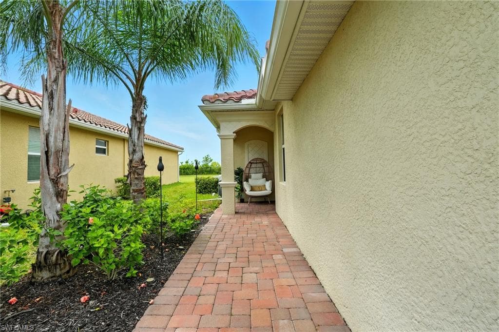 1676 Alameda Dr, Naples, FL 34120-6
