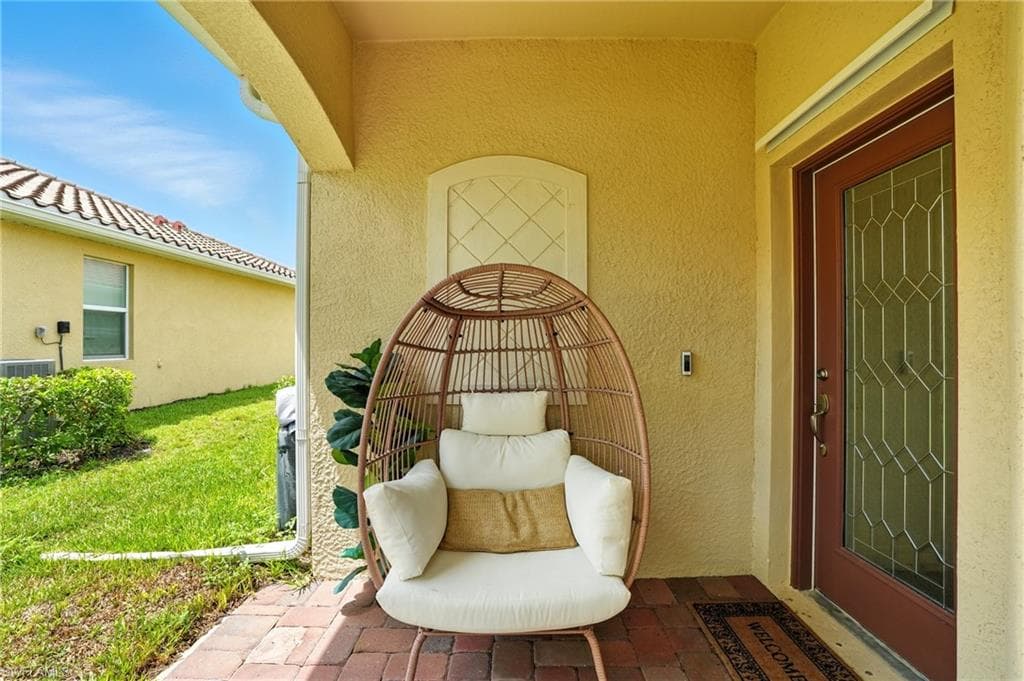 1676 Alameda Dr, Naples, FL 34120-7