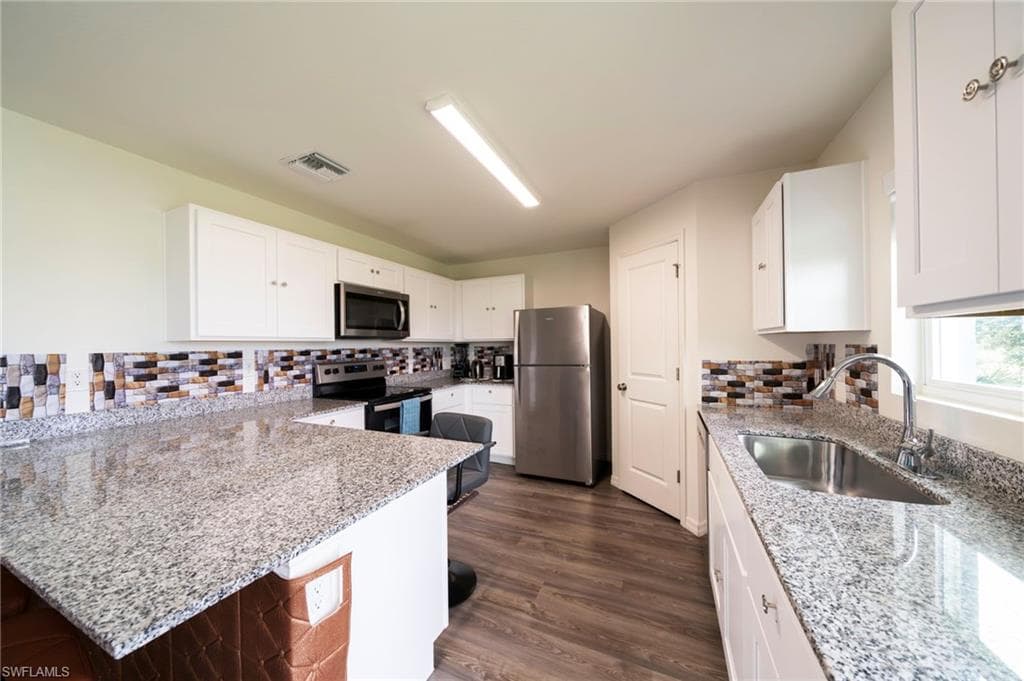 8005 Melody Cir, Labelle, FL 33935-9