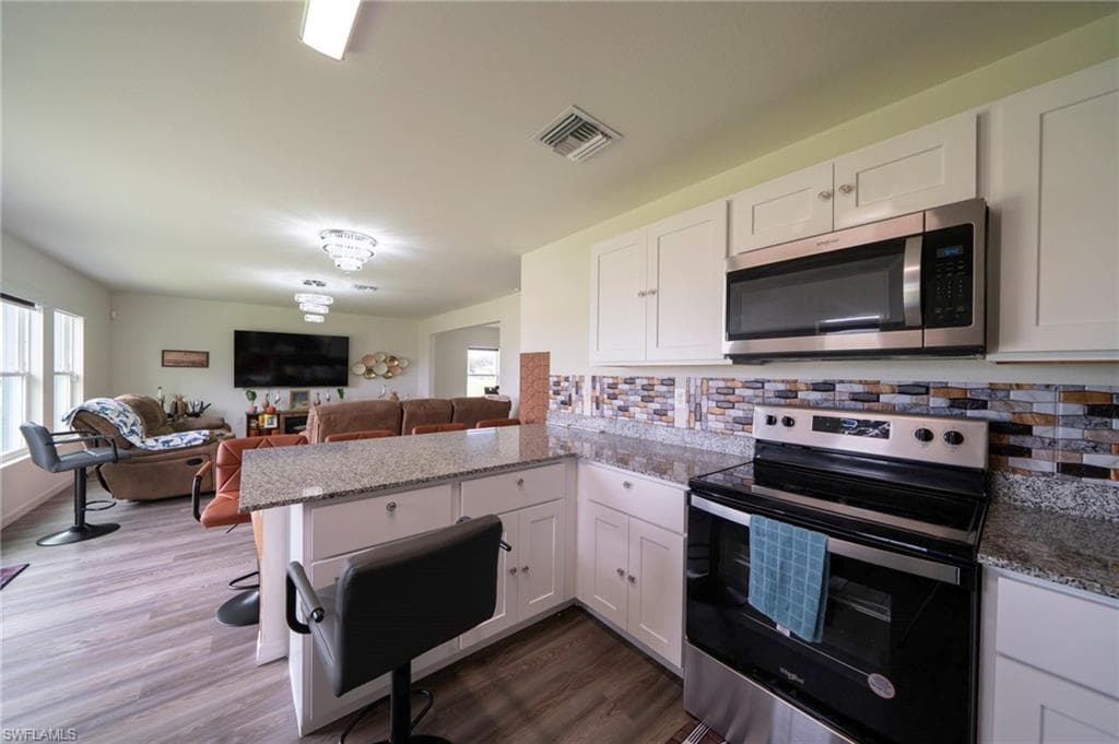 8005 Melody Cir, Labelle, FL 33935-12