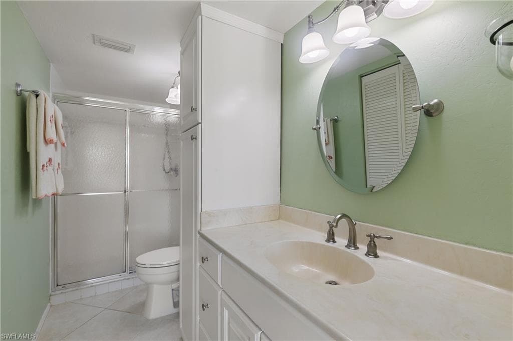 1051 Foxfire Ln 206, Naples, FL 34104-12