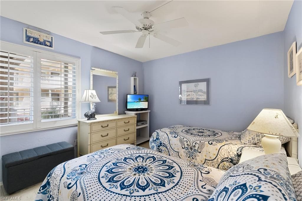 1051 Foxfire Ln 206, Naples, FL 34104-13