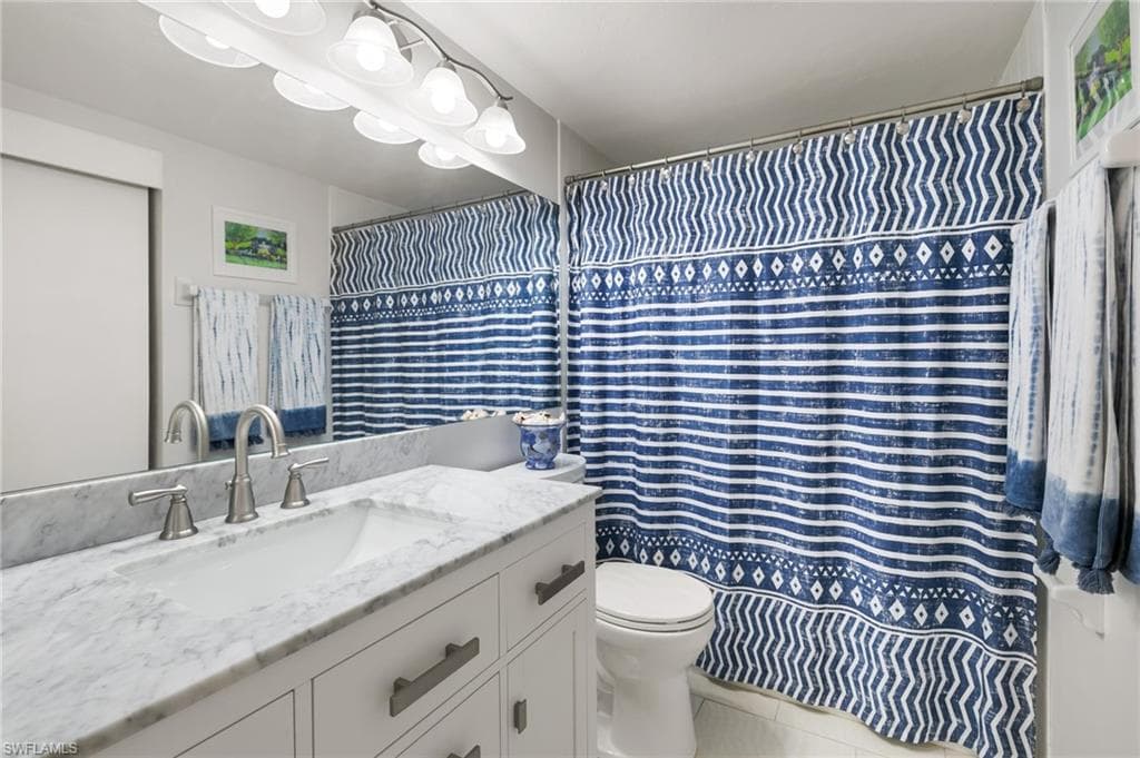 1051 Foxfire Ln 206, Naples, FL 34104-14