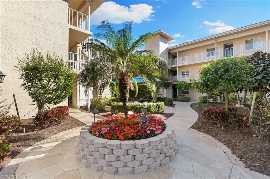 1051 Foxfire Ln 206, Naples, FL 34104-20