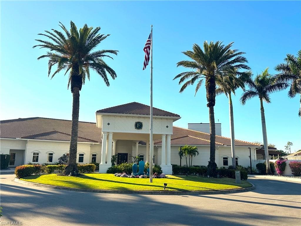 1051 Foxfire Ln 206, Naples, FL 34104-36