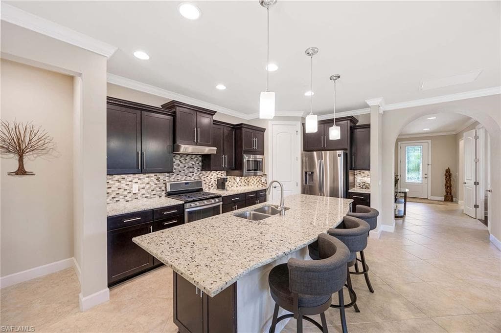 7049 Live Oak Dr, Naples, FL 34114-13