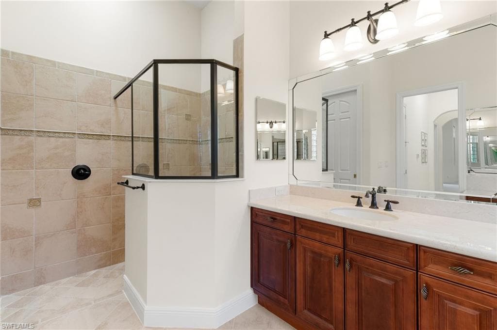 5962 Hammock Isles Cir, Naples, FL 34119-19