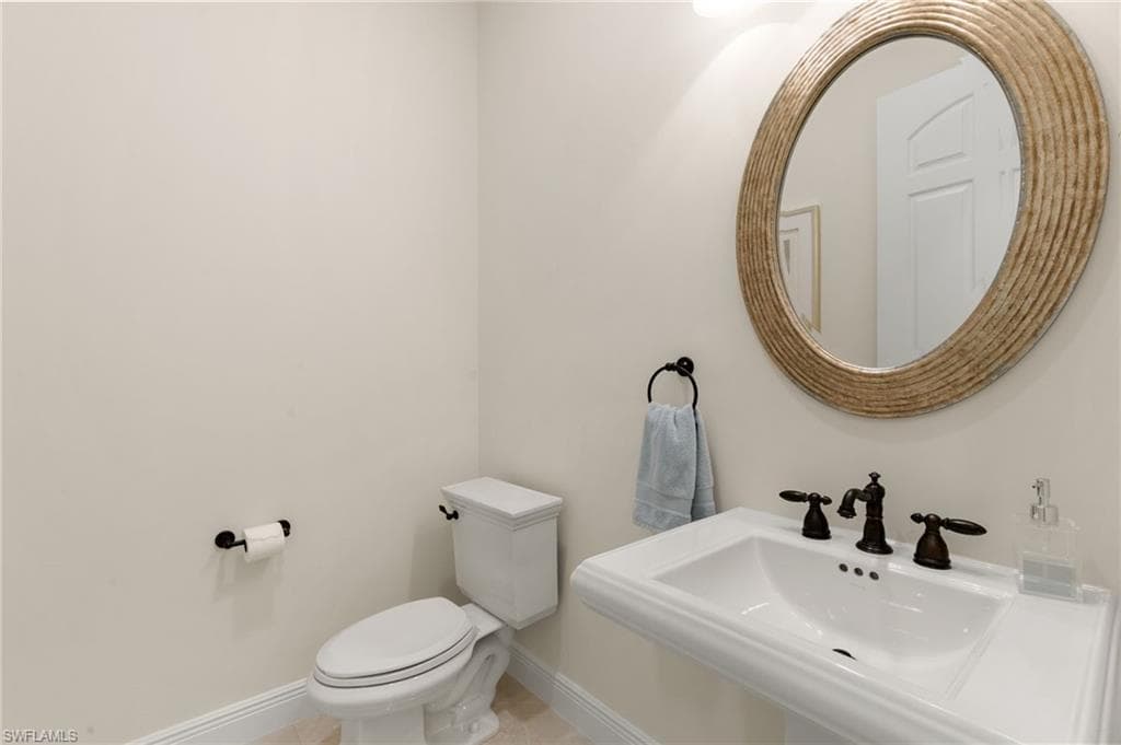 5962 Hammock Isles Cir, Naples, FL 34119-24