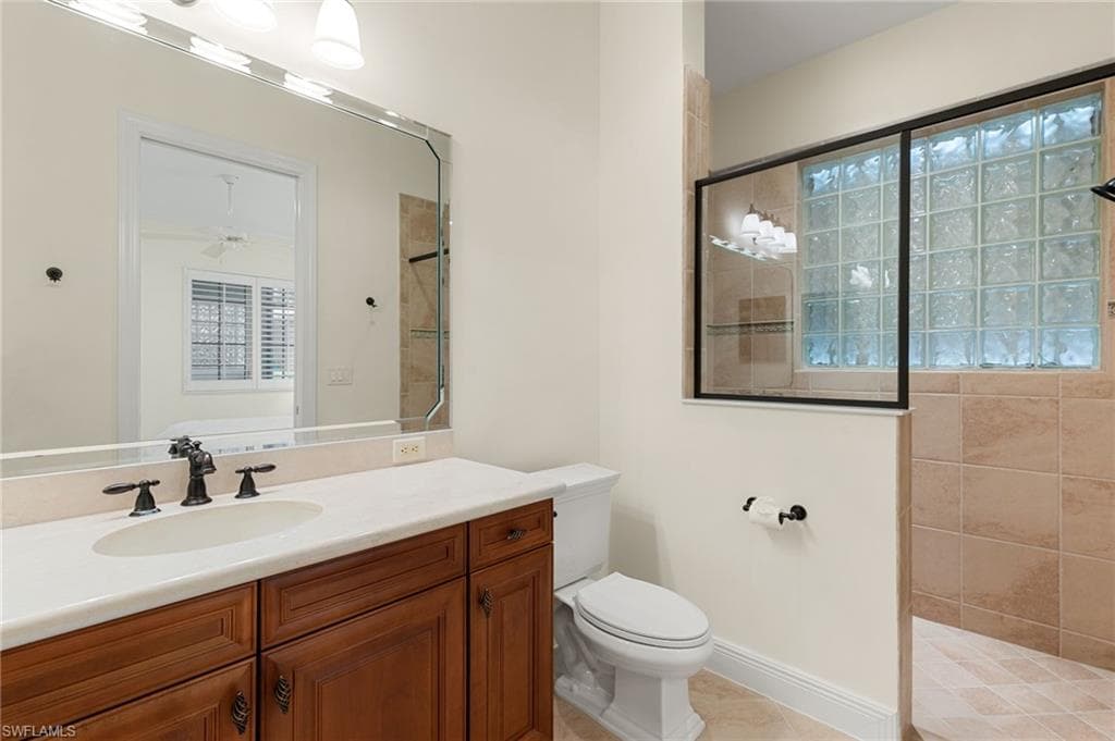 5962 Hammock Isles Cir, Naples, FL 34119-26