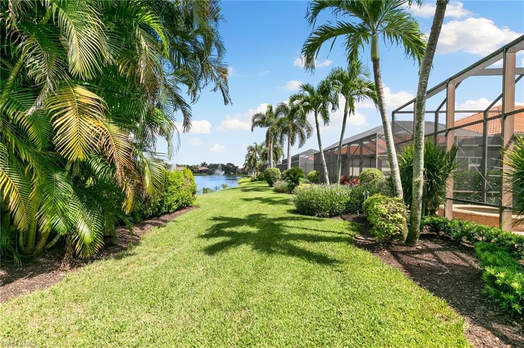 5962 Hammock Isles Cir, Naples, FL 34119-37