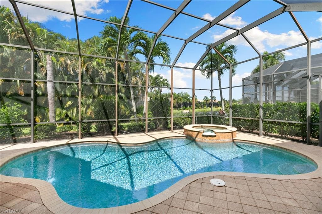 5962 Hammock Isles Cir, Naples, FL 34119-4