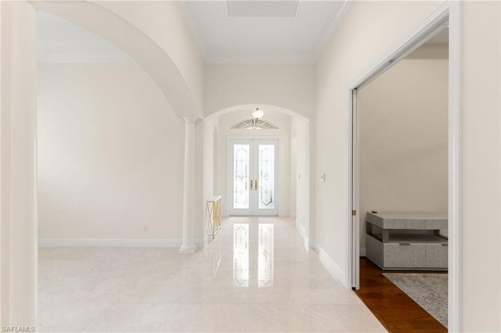 5962 Hammock Isles Cir, Naples, FL 34119-5