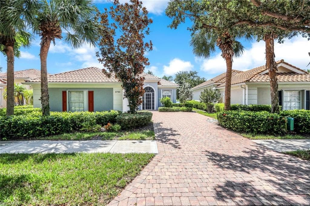 3794 Whidbey Way, Naples, FL 34119-6