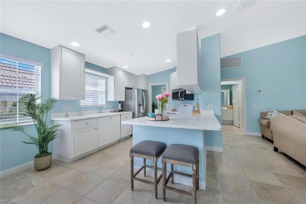 8165 Xenia Ln, Naples, FL 34114-9