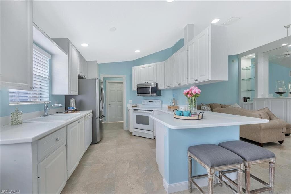 8165 Xenia Ln, Naples, FL 34114-11