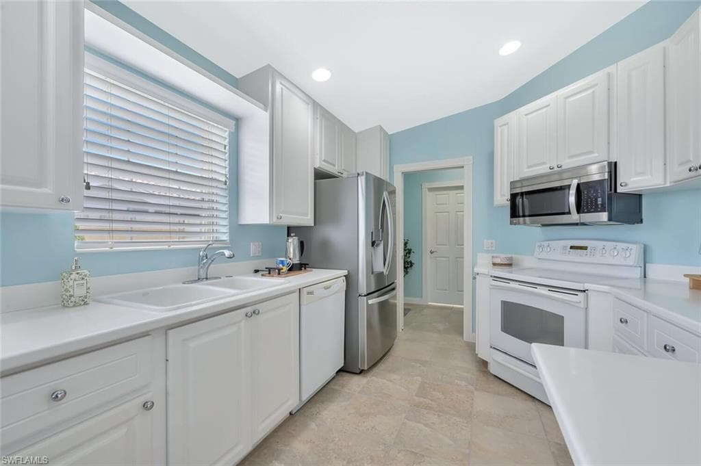 8165 Xenia Ln, Naples, FL 34114-12