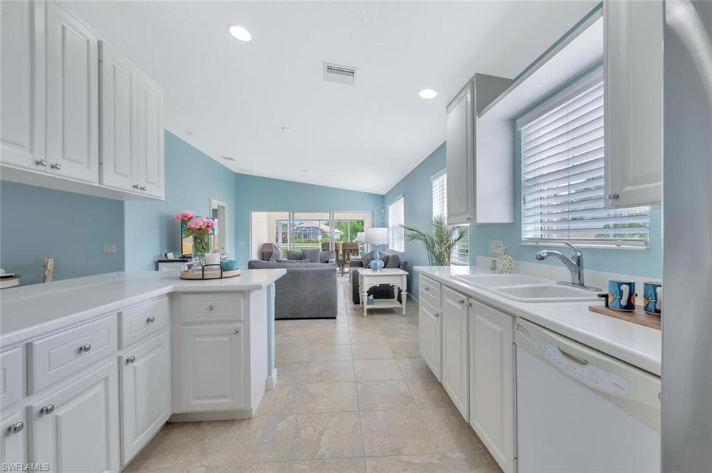 8165 Xenia Ln, Naples, FL 34114-14