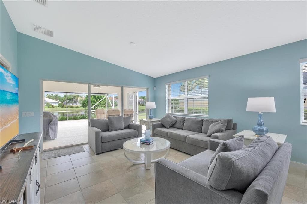 8165 Xenia Ln, Naples, FL 34114-15