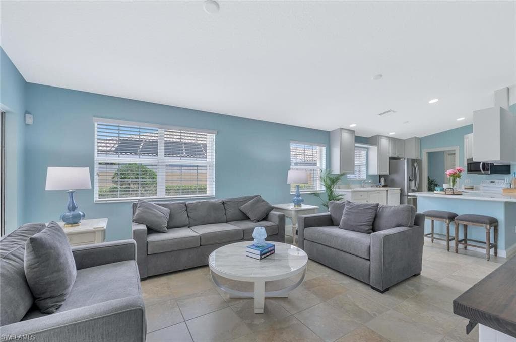 8165 Xenia Ln, Naples, FL 34114-19