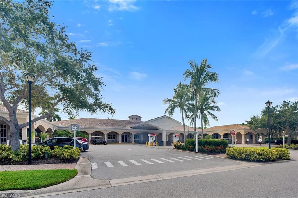 8165 Xenia Ln, Naples, FL 34114-38
