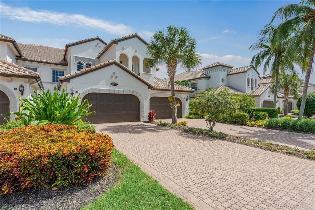 3725 Montreux Ln 204, Naples, FL 34114-34