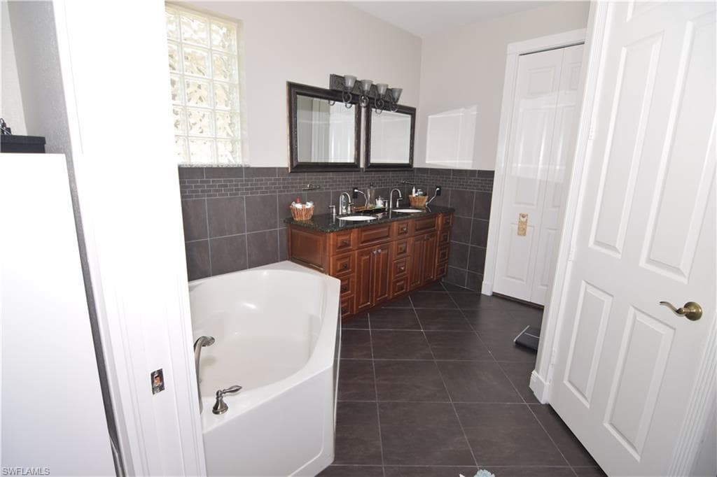 28315 Hidden Lake Dr, Bonita Springs, FL 34134-18