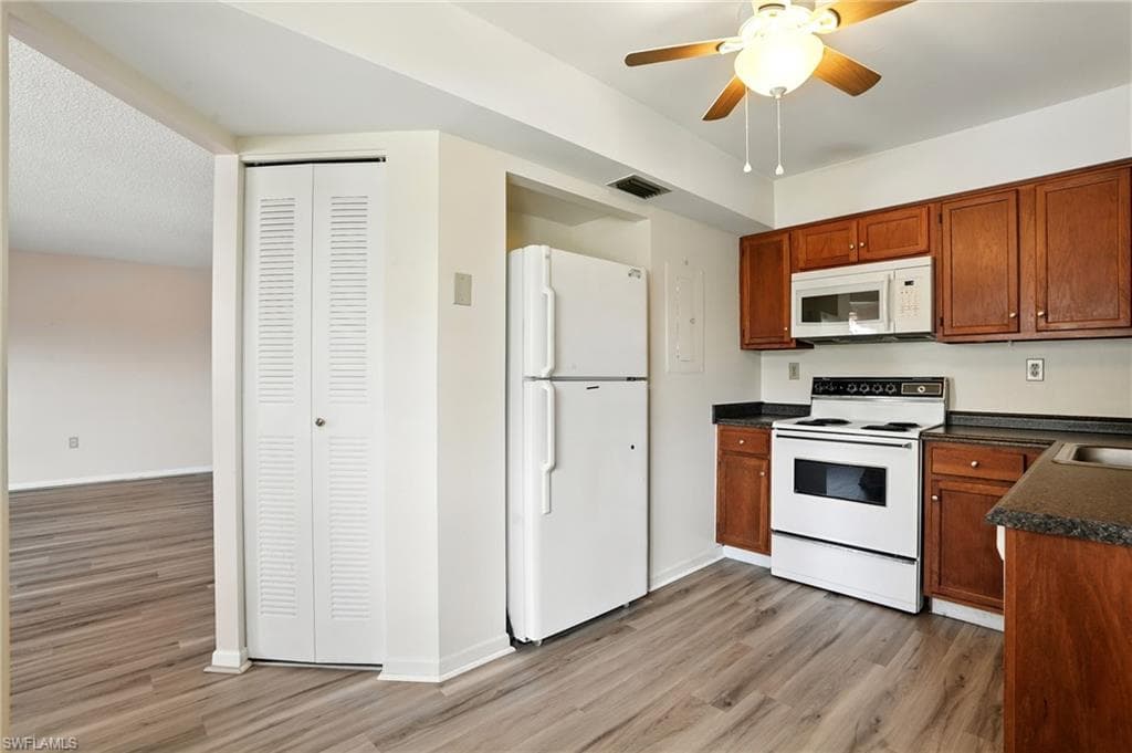 1524 Mainsail Dr 8, Naples, FL 34114-6