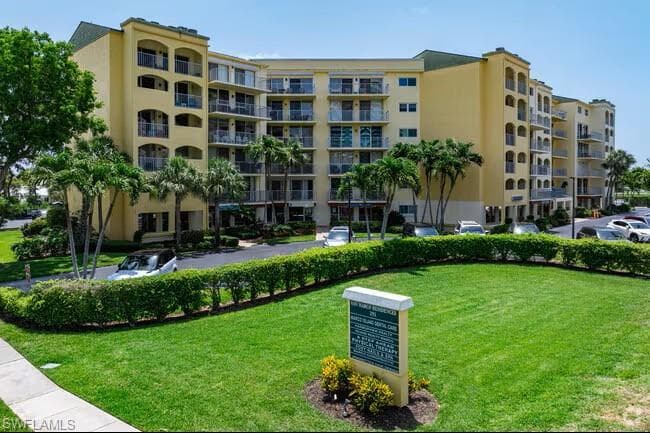 291 Collier Blvd 101, Marco Island, FL 34145-1