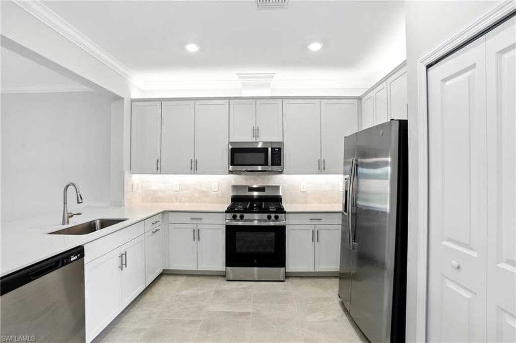 19604 Hinkley Dr, Estero, FL 33928-21