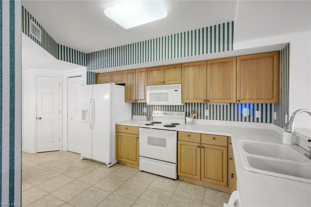 5015 Cedar Springs Dr 103, Naples, FL 34110-11