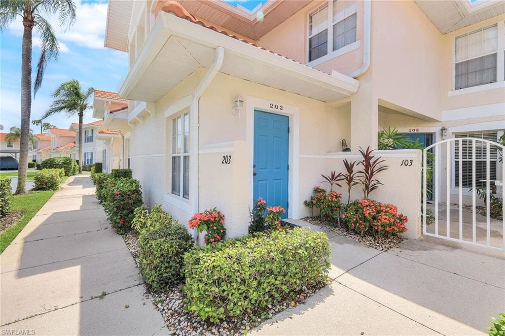 5015 Cedar Springs Dr 103, Naples, FL 34110-2