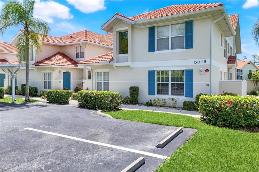 5015 Cedar Springs Dr 103, Naples, FL 34110-4