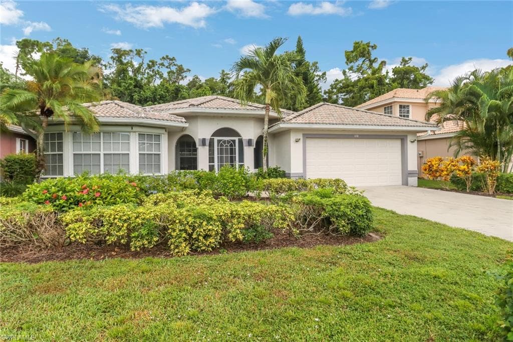 5156 Mabry Dr, Naples, FL 34112-4