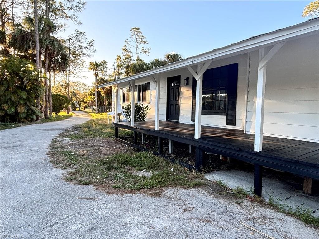 120 18th St NE, Naples, FL 34120-2