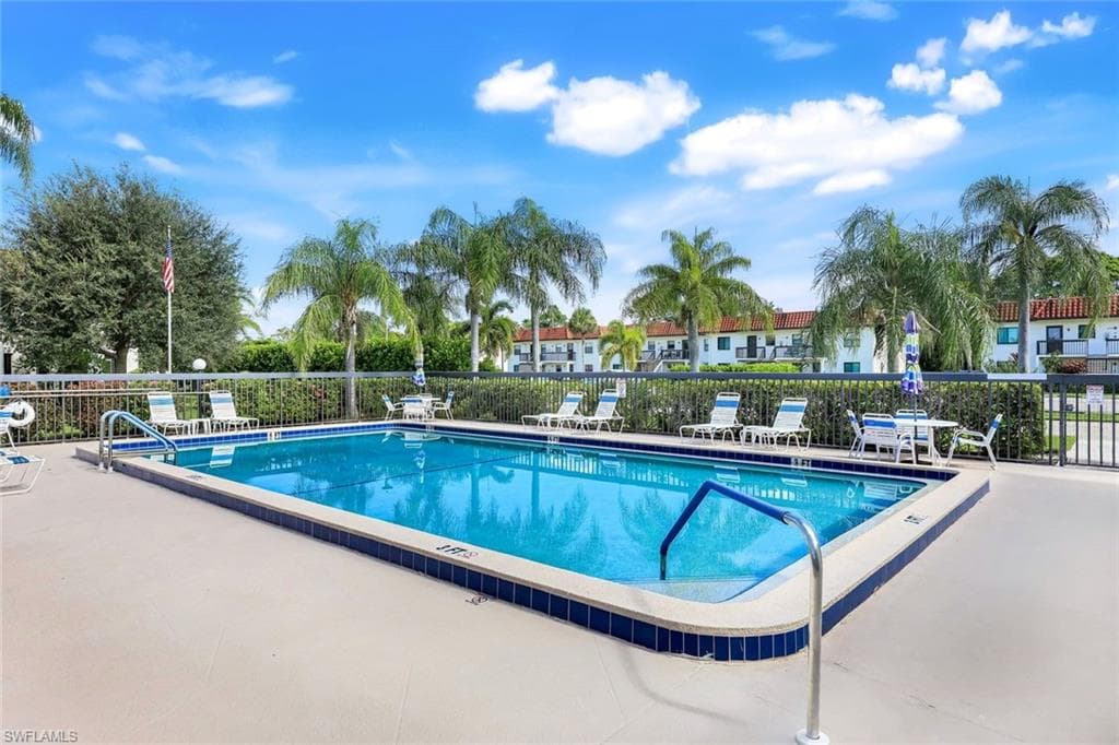 4251 27th Ct SW 103, Naples, FL 34116-18