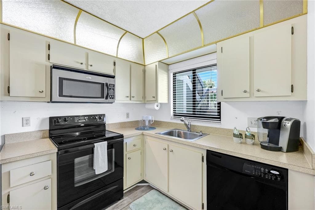 4251 27th Ct SW 103, Naples, FL 34116-7