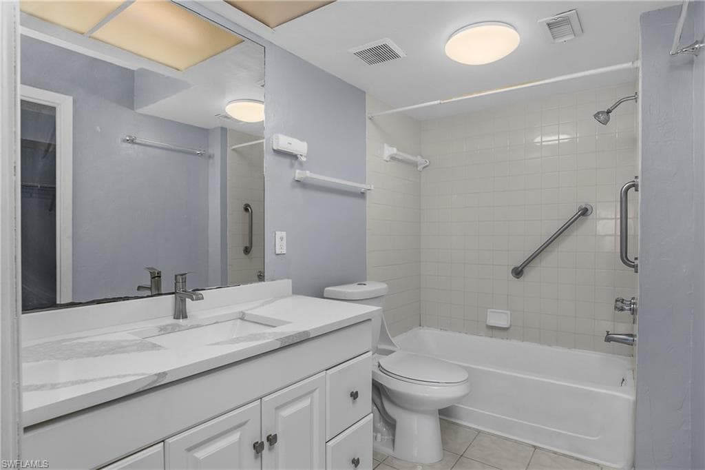 4200 Looking Glass Ln 4207, Naples, FL 34112-17