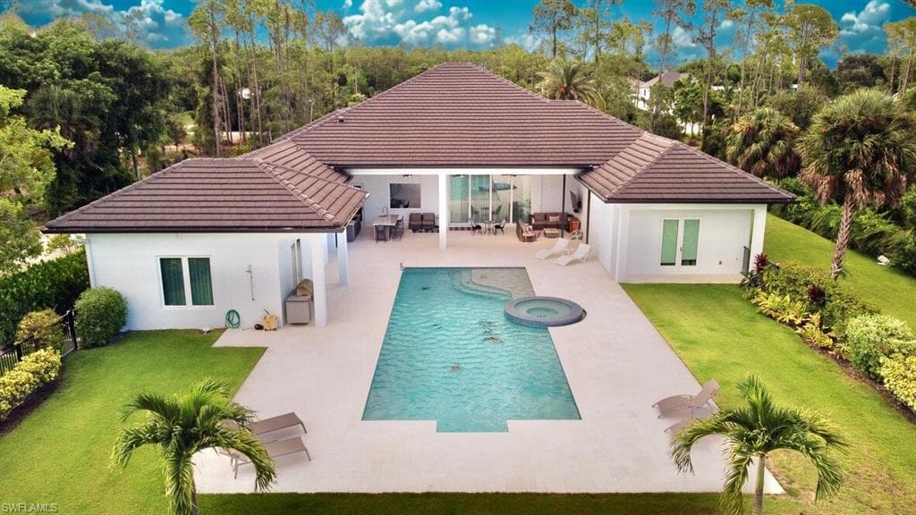 6688 Hunters Rd, Naples, FL 34109-2