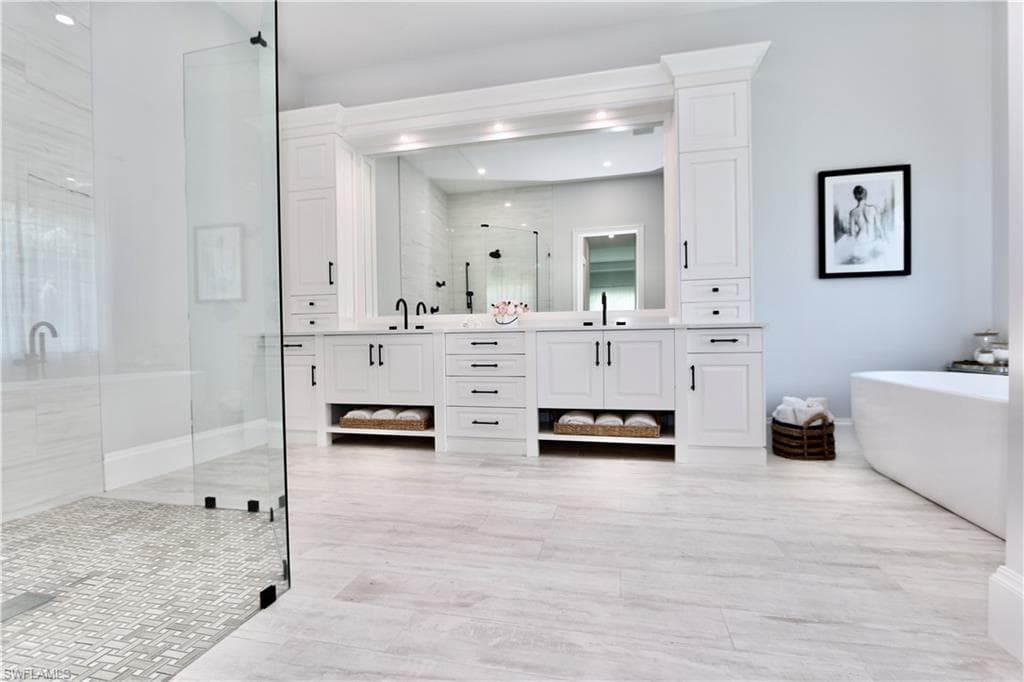 6688 Hunters Rd, Naples, FL 34109-37